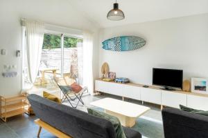 Et tv og/eller underholdning på Maison de vacances petite piscine