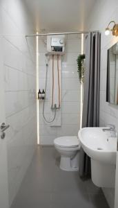 Phòng tắm tại Luxury anderson Benson Pakuwon mall PTC