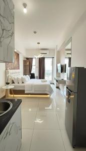 Nhà bếp/bếp nhỏ tại Luxury anderson Benson Pakuwon mall PTC