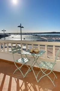 Μπαλκόνι ή βεράντα στο Apartamento en primera línea de playa