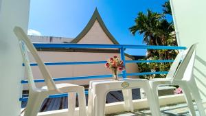 Ban công/sân hiên tại Kata Lina guesthouse