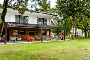 Κήπος έξω από το FiVe Penzion