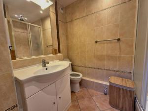 Ένα μπάνιο στο Superbe appt duplex 4pers - Bourg Saint Maurice +3 φωτογραφίες