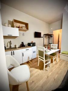 a kitchen and dining room with a table and chairs at Angy's House in Verona