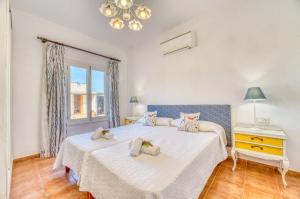 En eller flere senge i et værelse på Ideal Property Mallorca - Son Duri + 29 billeder