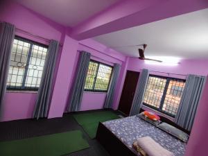 Postel nebo postele na pokoji v ubytování Authentic Nepali Stay in 994 Sqft Flat in peaceful Envirnment near Swayambbhu