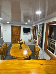 Μια τηλεόραση ή/και κέντρο ψυχαγωγίας στο hostal hombre de geurra