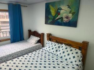 Ένα ή περισσότερα κρεβάτια σε δωμάτιο στο hostal hombre de geurra