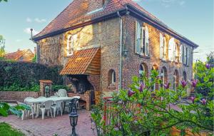 Vườn quanh 3 Bedroom Beautiful Home In Renty