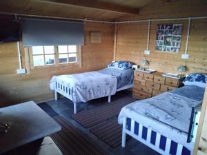 Ένα ή περισσότερα κρεβάτια σε δωμάτιο στο Moonlight View