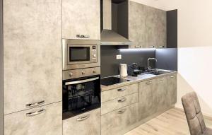 Η κουζίνα ή μικρή κουζίνα στο Beautiful Home In Donja Stubica With Wifi