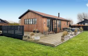 Το κτήριο όπου στεγάζεται  η παραθεριστική κατοικία +8 φωτογραφίες