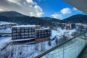 Nespecifikovaný výhled na hory nebo výhled na hory při pohledu z hotelu