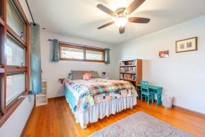 a bedroom with a bed and a ceiling fan at Spacious 4BR Home with BBQ Yard Near Golf Course in Rockford