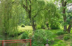 Κήπος έξω από το 1 Bedroom Lovely Home In Renty +14 φωτογραφίες