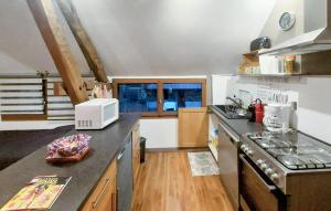 Η κουζίνα ή μικρή κουζίνα στο 1 Bedroom Lovely Home In Renty