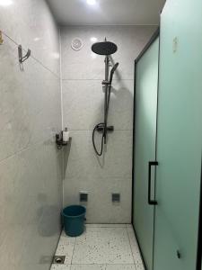 Et badeværelse på Grace Mt Kinabalu Pods