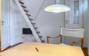 Giường trong phòng chung tại Nice Home In Bogense With Wifi