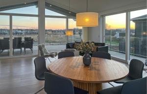 Et opholdsområde på 3 Bedroom Amazing Home In Frederikshavn