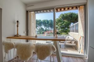 Μπαλκόνι ή βεράντα στο Au petit cocon Carryen +10 φωτογραφίες