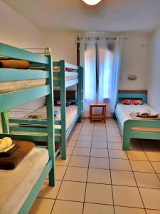 En eller flere senge i et værelse på Gîte Au Fil de l'Eau