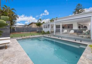 Hồ bơi trong/gần Coastal Nest - Walk to Windang Beach