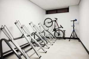 a group of bikes parked in a room at 여주여행자센터 호스텔 in Yeoju