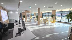 an office with a desk with a computer on it at 여주여행자센터 호스텔 in Yeoju