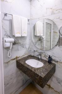 Phòng tắm tại Hotel Montecito