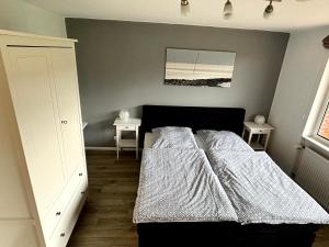 Кровать или кровати в номере Ferienwohnung Krabbe am Wattenmeer