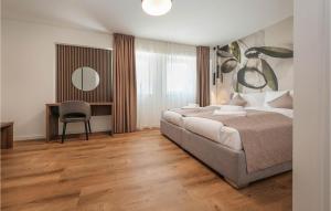 Un pat sau paturi într-o cameră la Gorgeous Apartment In Punat With Sauna