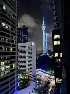 Γενική άποψη της πόλης Κουάλα Λουμπούρ ή θέα της πόλης από  αυτό το δωμάτιο σε οικογενειακή κατοικία