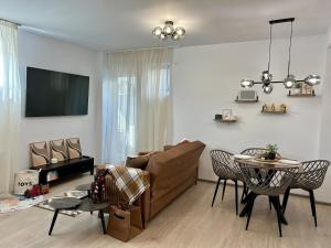 a living room with a couch and a table at Aba Fly & Rest in Otopeni
