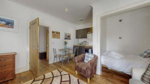 Η κουζίνα ή μικρή κουζίνα στο Finest Retreats - Garden Cottage at Ormidale House