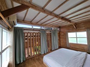 Giường trong phòng chung tại Cloud Studio Tiny House