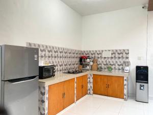 Nhà bếp/bếp nhỏ tại Lumbung Guesthouse Canggu