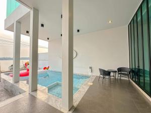 Πισίνα στο ή κοντά στο พูลวิลล่าริมโขง นครพนม