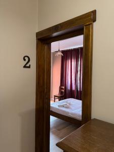 Ένα ή περισσότερα κρεβάτια σε δωμάτιο στο Pensiune Restaurant ROUTE60