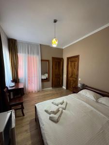 Ένα ή περισσότερα κρεβάτια σε δωμάτιο στο Pensiune Restaurant ROUTE60