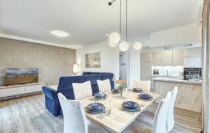 Η κουζίνα ή μικρή κουζίνα στο Lovely Home In Wurster Nordseeküste With Sauna