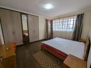 Ένα ή περισσότερα κρεβάτια σε δωμάτιο στο Runda Paradise by Pendo
