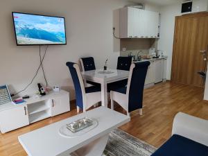 Kuchyň nebo kuchyňský kout v ubytování Apartmani Lucky Place