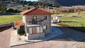 Cảnh núi rừng hoặc tầm nhìn ra núi từ biệt thự