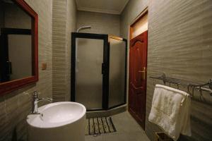 Phòng tắm tại Comfy Standards