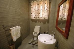 Phòng tắm tại Comfy Standards +1 ảnh