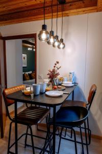 a dining room with a table with chairs and a tableweredotentotent at AlpinRetro-Apartment I Stylisch & zentral I See & Berge I Luzern I Zürich I Stoos I Rigi in Schwyz