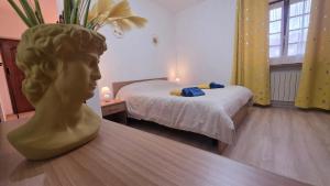 Ένα ή περισσότερα κρεβάτια σε δωμάτιο στο Le Petit Soleil