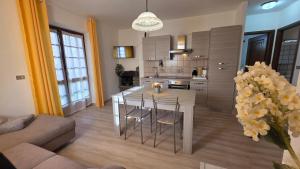 Η κουζίνα ή μικρή κουζίνα στο Le Petit Soleil