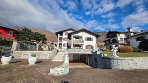 Το κτήριο όπου στεγάζεται  το διαμέρισμα