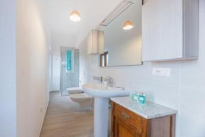 Ένα μπάνιο στο Villa Maria Teresa +35 φωτογραφίες